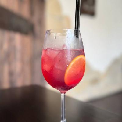 Crveni Spritz (Игристое вино, кордиал малина)- 650₽